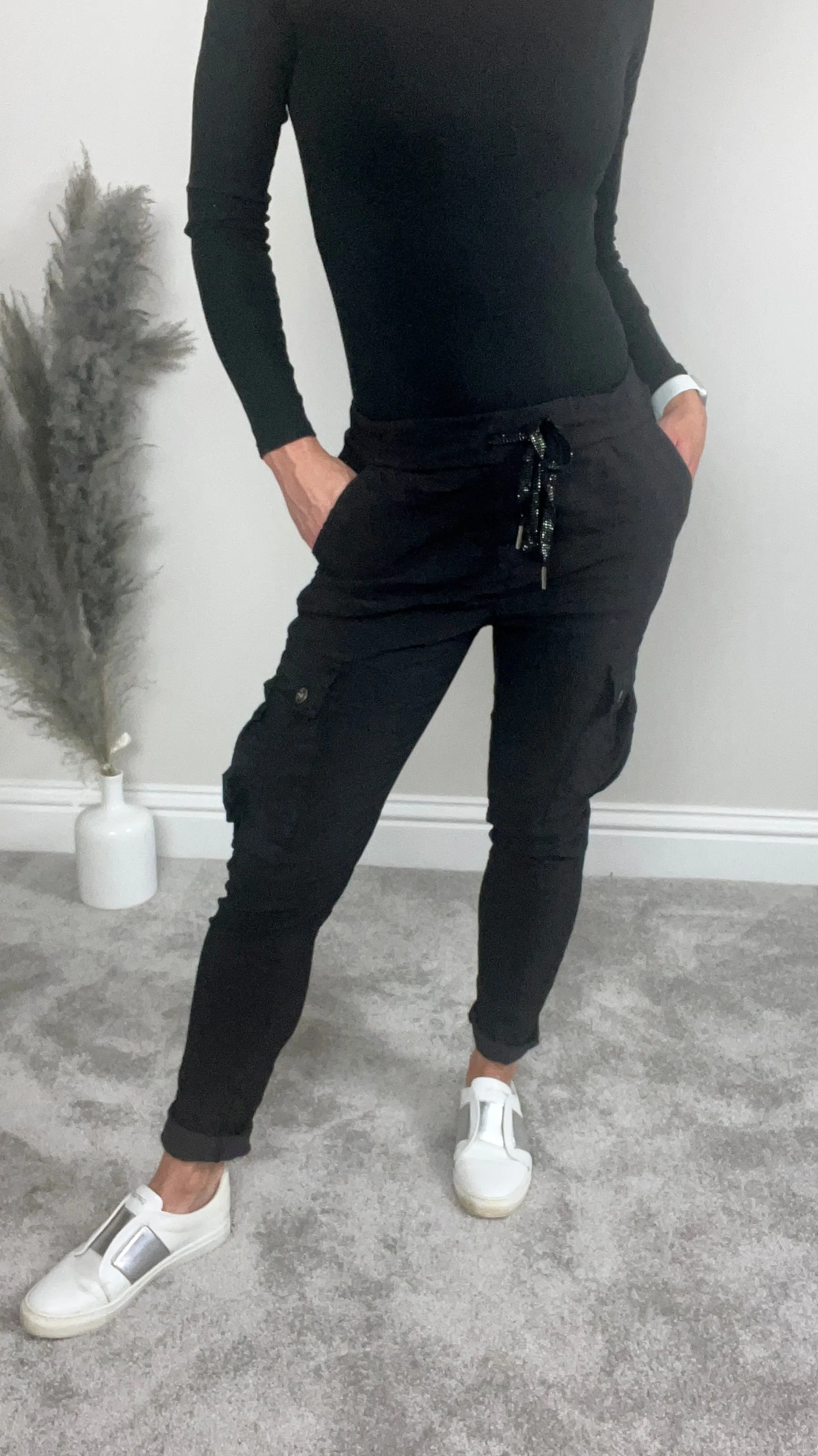 BLACK CARGO TROUSER