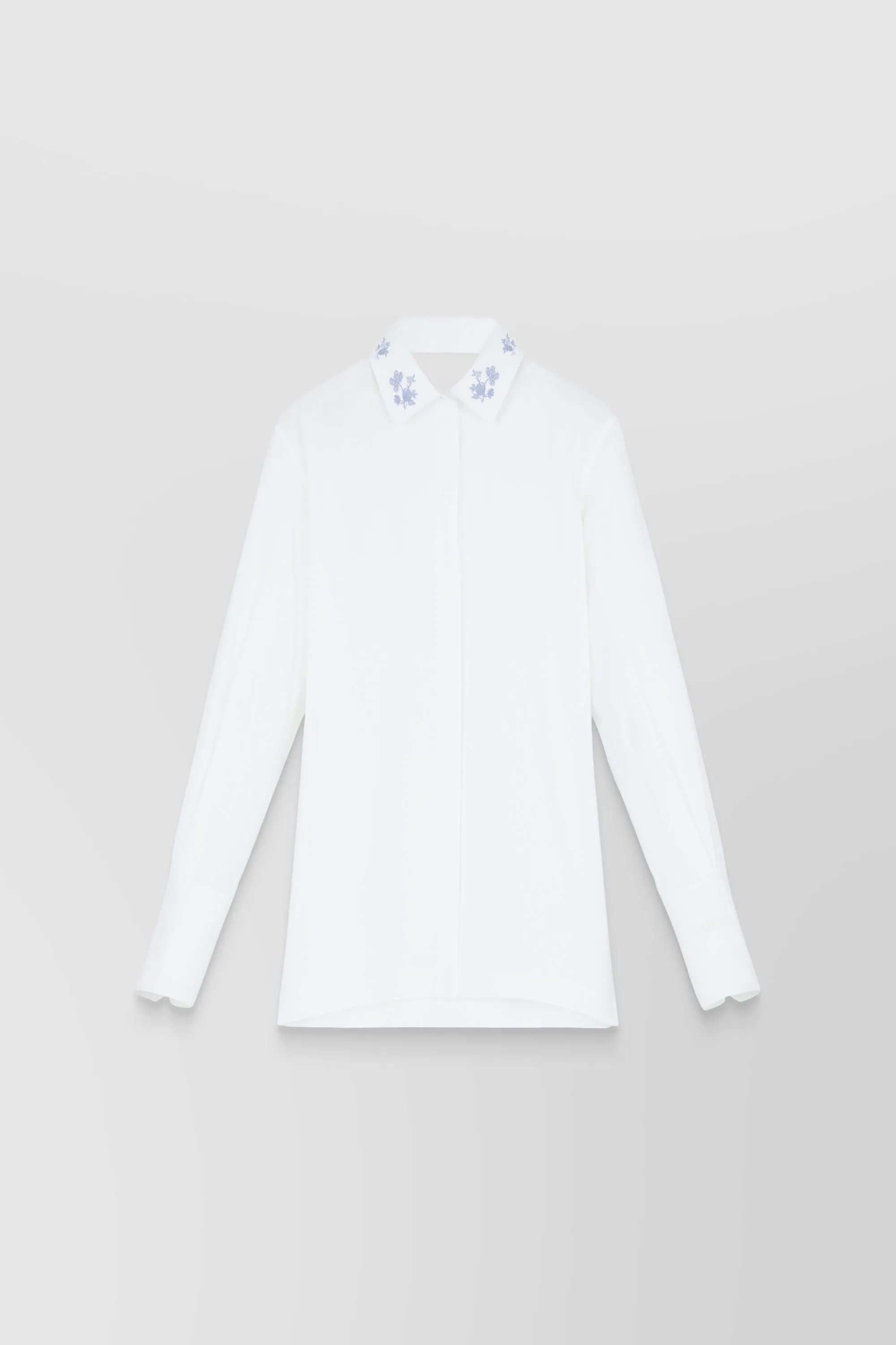 Classic shirt with flower embroidered collar