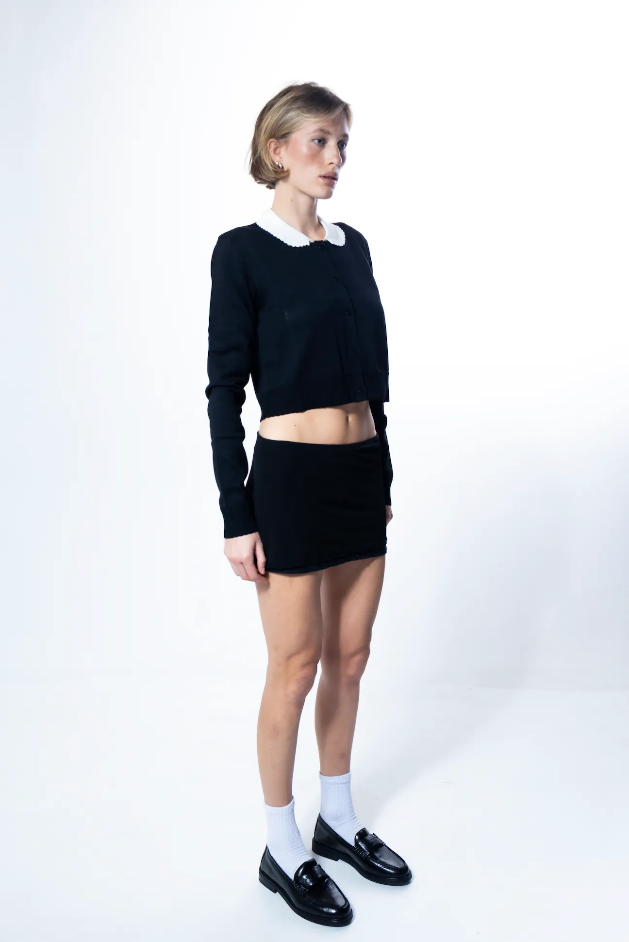 MS. PENNYWORTH CARDIGAN BLACK CROPPED