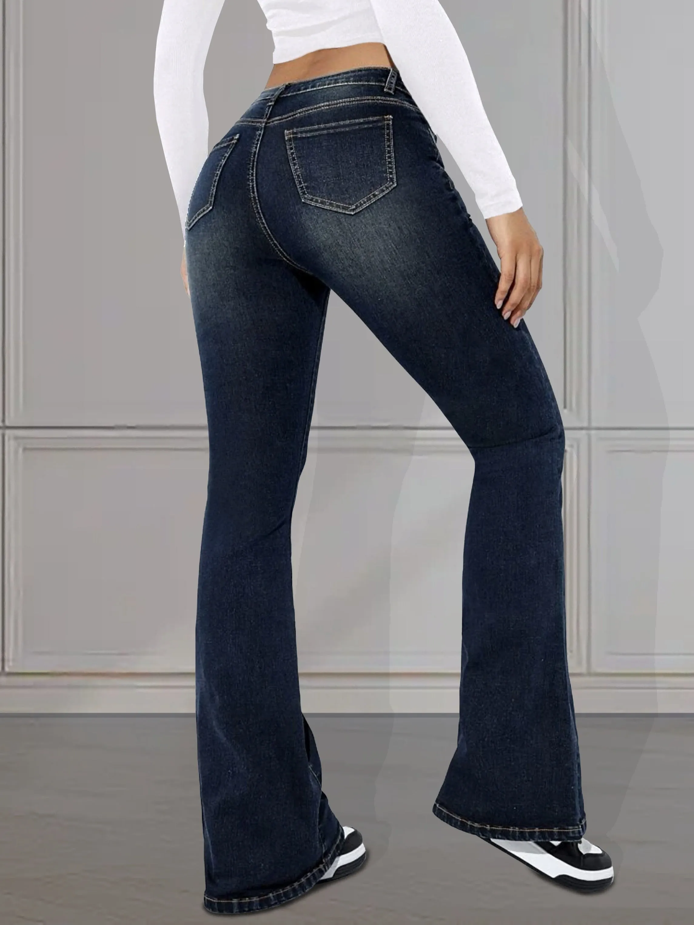 SOPHINA | Washed Blue Retro-Style Flared Jeans