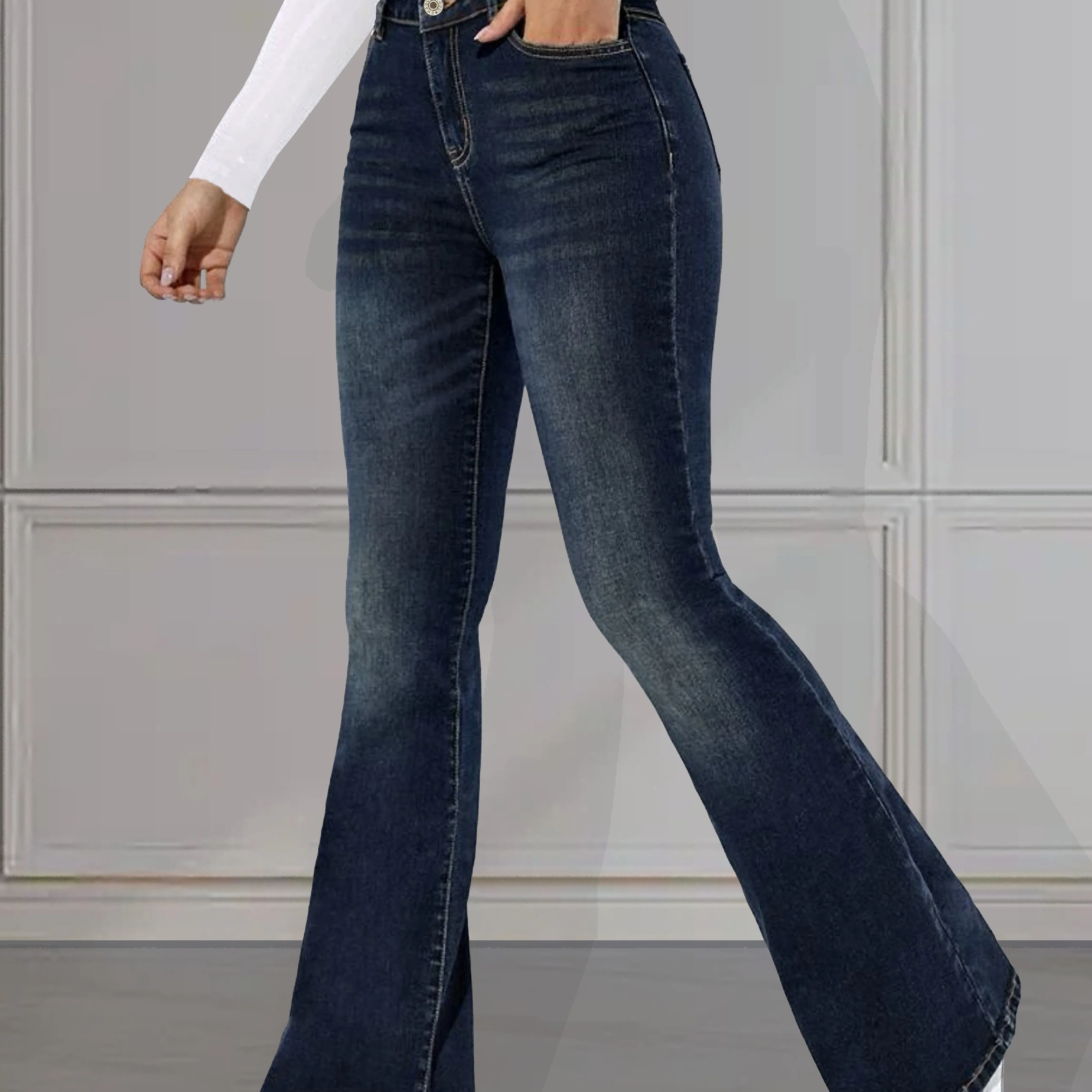 SOPHINA | Washed Blue Retro-Style Flared Jeans